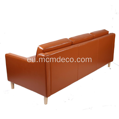 Eskandinaviako 3 eserlekuko larruzko sofa diseinua